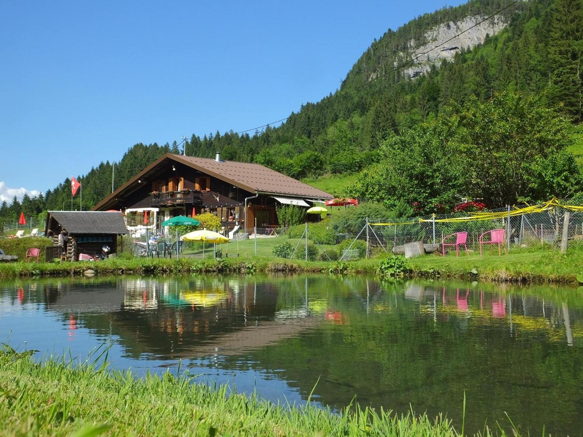 Backpacker Le Petit Baroudeur Hostel Champéry Exterior foto